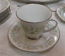 Unused Noritake Savannah Six Place 43-Piece Dinner Service Set with Platinum Trim