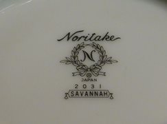 Unused Noritake Savannah Six Place 43-Piece Dinner Service Set with Platinum Trim