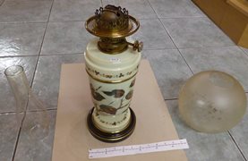 Large Vintage Brass 'Hinks' Parrafin Lamp with Decorated Spherical Glass Shade and Chimney