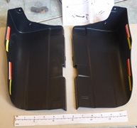 Unused Pair of Mudflaps for Renault Scenic Cars, Type 77-01-410-267